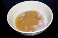 Rügen - aufgefangener Saft der geriebenen Kartoffeln Rügen - aufgefangener Saft der geriebenen Kartoffeln